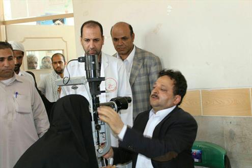 اقدام جهادی نماینده مردم ایرانشهر در حاشیه بازدید از بیمارستان صحرایی قصرقند