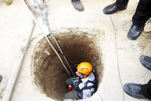 نجات کارگر شبستری از چاه ۵۵ متری