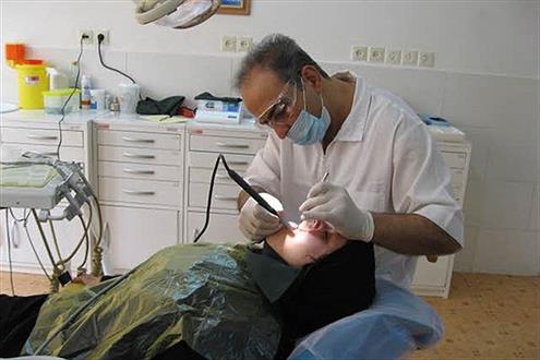 کشیدن دندان اولین گزینه مردم در برابر هزینه های بالای دندانپزشکی/قشر محروم؛ محروم تر از همیشه