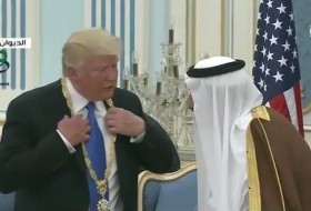 حواشی سفر ترامپ به عربستان/ از اعطای بالاترین نشان سعودی به ترامپ تا دست دادن ملک سلمان با ملانیا+ تصاویر