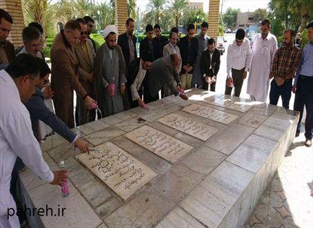 غبار روبی مزار شهدا در ایرانشهر به مناسبت هفته قوه قضاییه