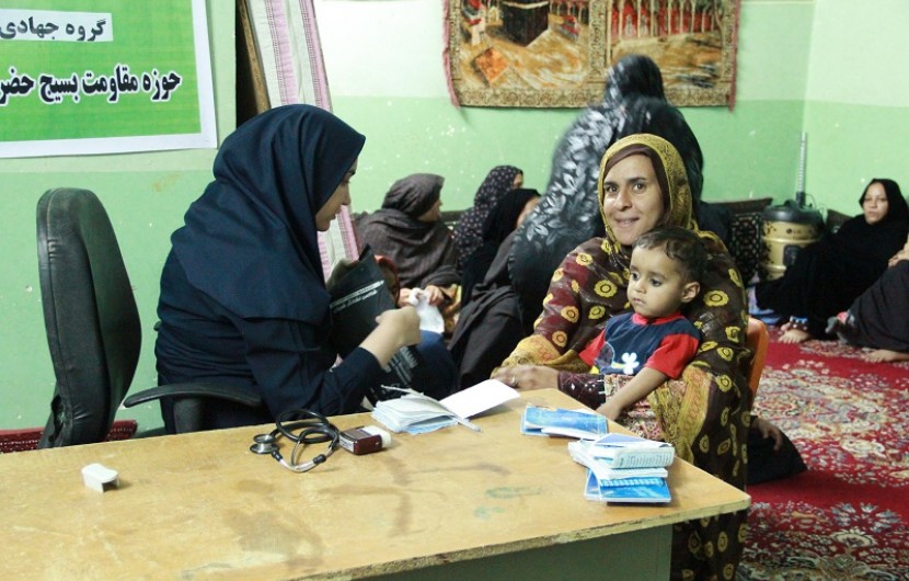 پزشکانی که نذر سلامتی می‌کنند/ ویزیت رایگان بیماران در مناطق محروم ایرانشهر