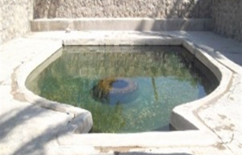 پهره - چشمه آب گرم بزمان ، شفادهنده بیماری های پوستی