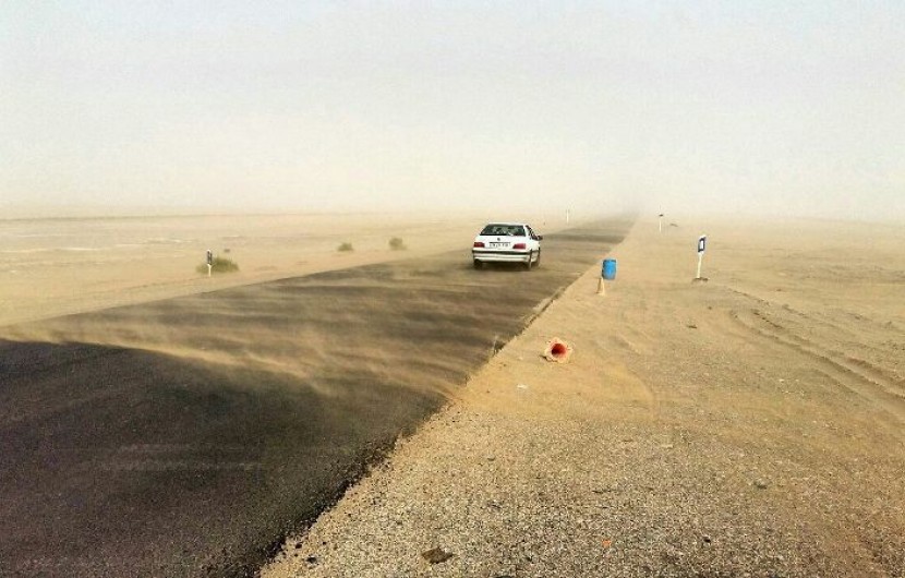 فیلم/ طوفان شن و کاهش دید رانندگان در محور ریگان به ایرانشهر