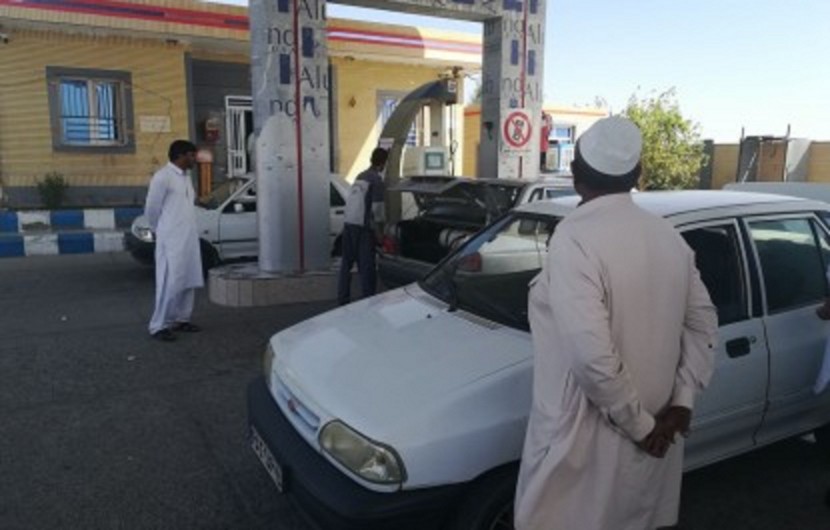 صف طولانی خودروها در پمپ‌ گاز/ ایرانشهر جایگاه‌های CNG بیشتری می‌خواهد