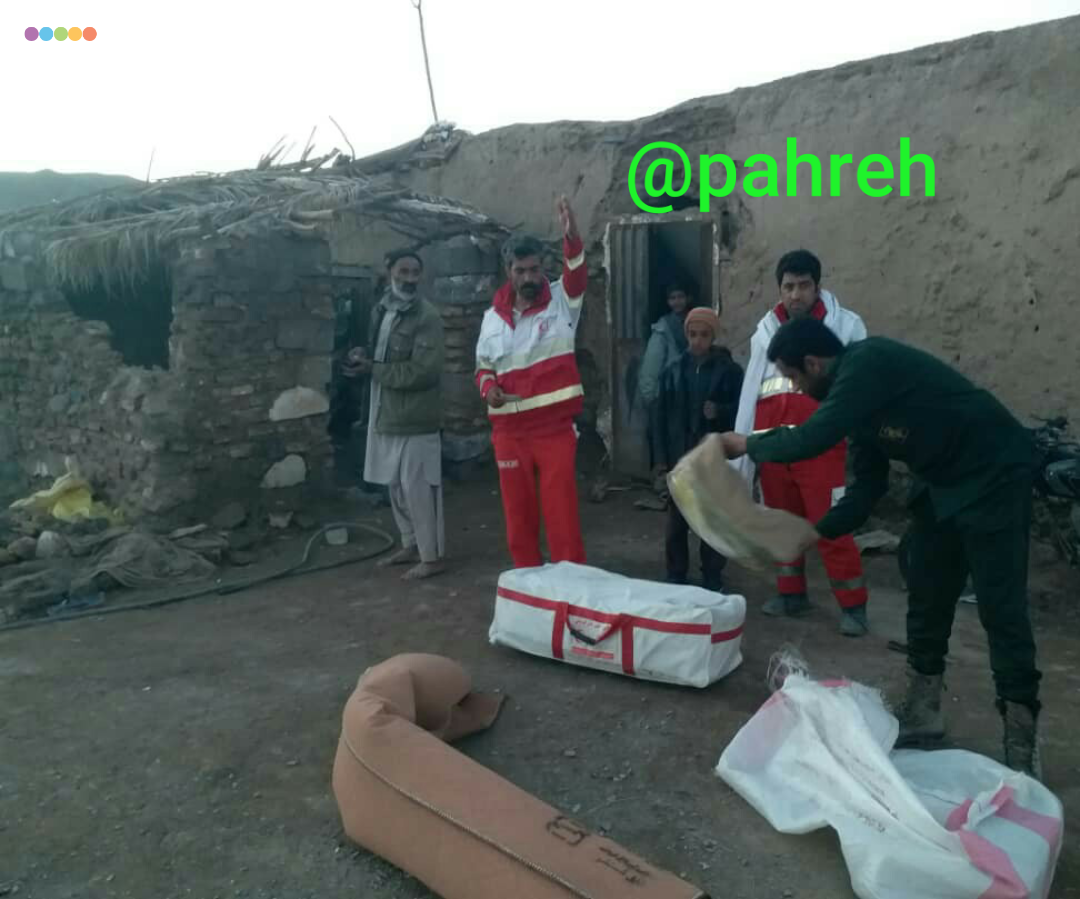 کمک پاسداران سپاه شهرستان ایرانشهر به سیل زدگان