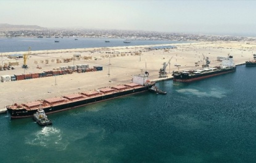رونق تجارت دروازه ملل در شرایط کرونا/ پهلوگیری و تخلیه همزمان 3 کشتی کالای اساسی در بندر چابهار