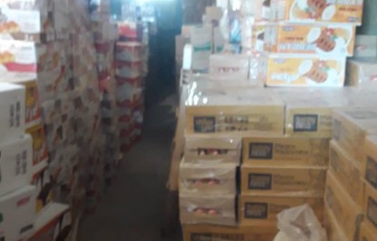 پلمپ یک انبار خوار و بار فروشی در ایرانشهر به دلیل نقص قانون ستاد مبارزه با کرونا