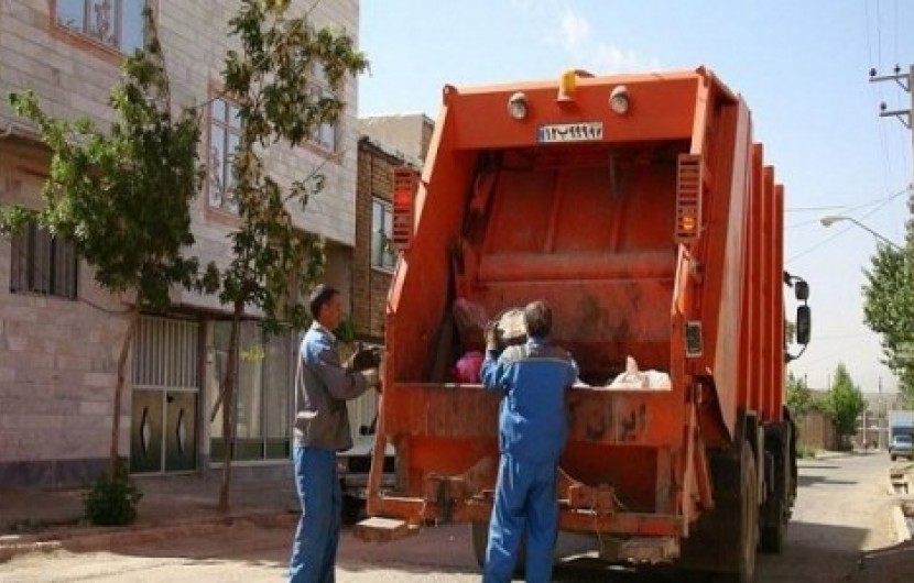 گلایه شهروندان از عدم جمع آوری زباله های رها شده در اطرف باکس ها/ زیر سوال بردن تلاش پاکبانان بی انصافی است