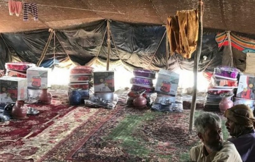 توزیع صدها بسته معیشی و لوازم خانگی میان عشایر سیستان و بلوچستان