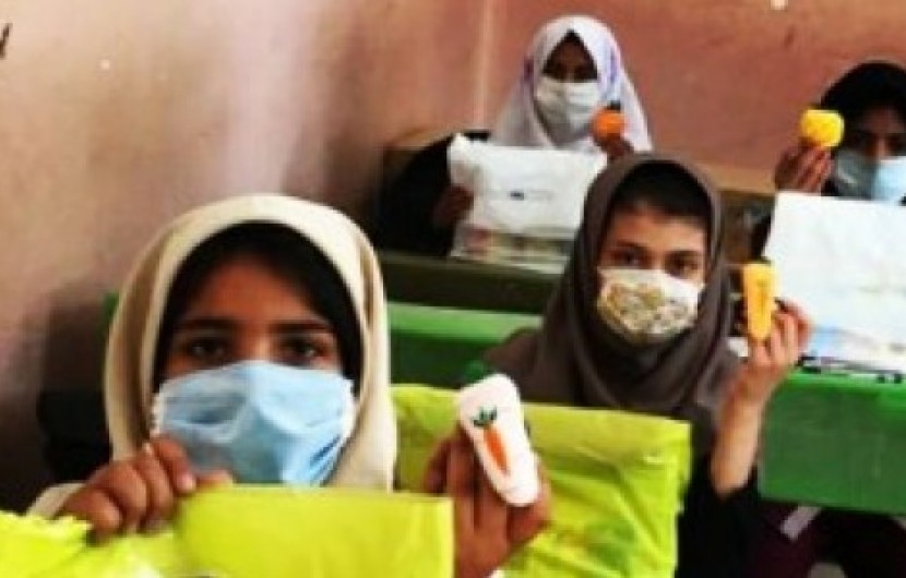 اهداء 350 کیف و کفش مدرسه به دانش آموزان محروم سیستانی