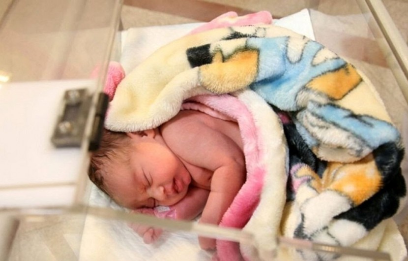 مادر باردار کرونایی و فرزندش نجات یافتند /استقبال کرونایی‌ها از مرگ با مراجعه دیر هنگام به بیمارستان
