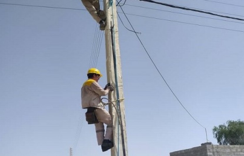 اصلاح شبکه برق روستای بندینی شهرستان زر آباد انجام شد