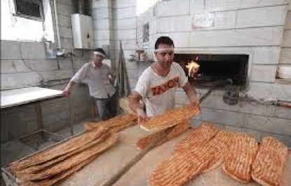 فرماندار بمپور: سهل‌انگاری در خصوص کیفیت نان قابل‌قبول نیست/ سهمیه آرد متخلفان قطع می‌شود