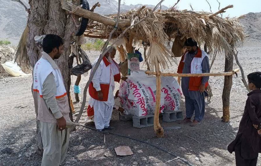 توزیع ۲۰ تانکر آب بین خانوارهای کم‌برخوردار شهرستان ایرانشهر